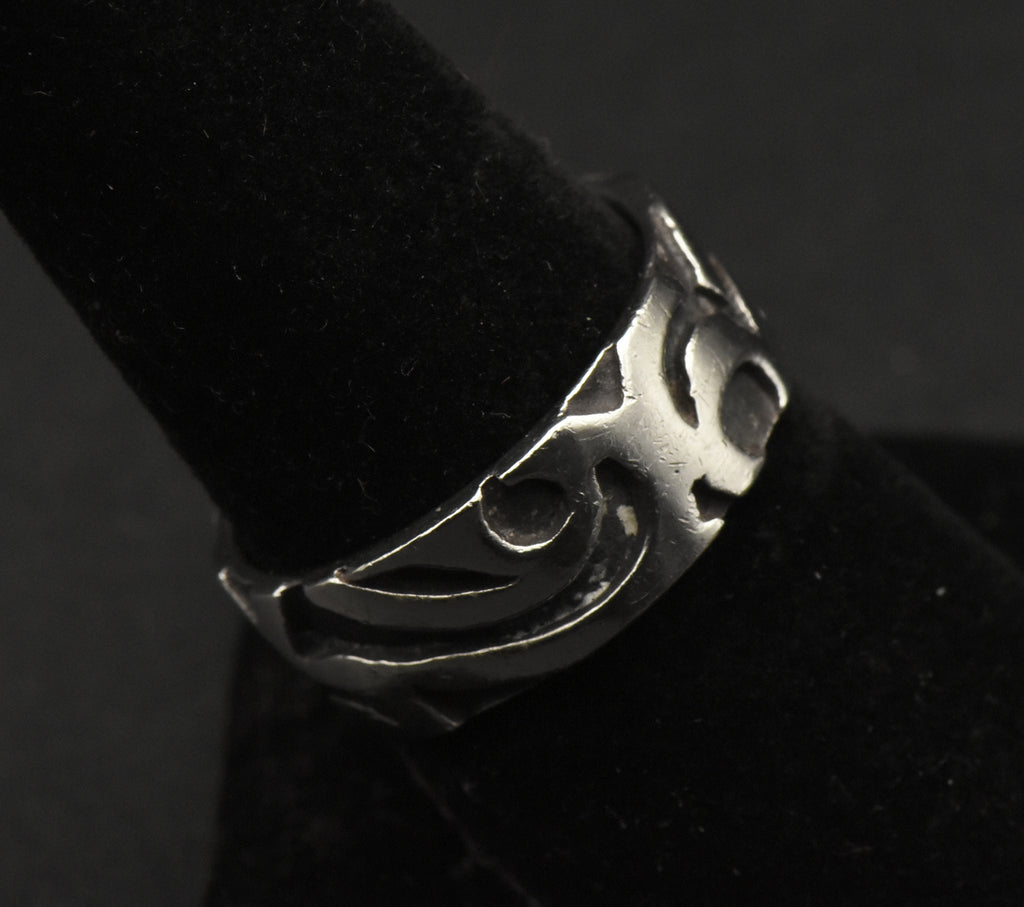 Vintage Abstract Design Ring - Size 8.25