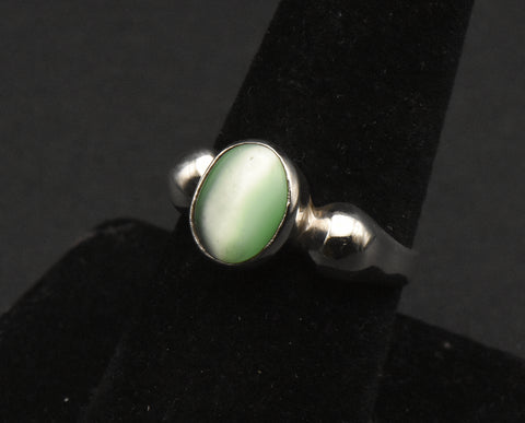 Vintage Green Cat's Eye Glass Sterling Silver Ring - Size 8