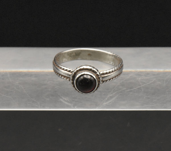 Vintage Sterling Silver Red Garnet Ring - Size 8