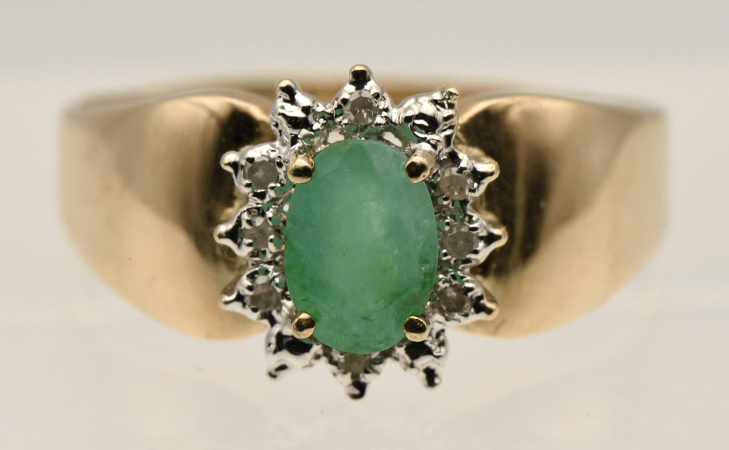 Vintage 10k Gold Emerald and Diamonds Halo Ring - Size 8.75