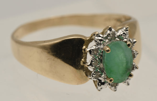 Vintage 10k Gold Emerald and Diamonds Halo Ring - Size 8.75