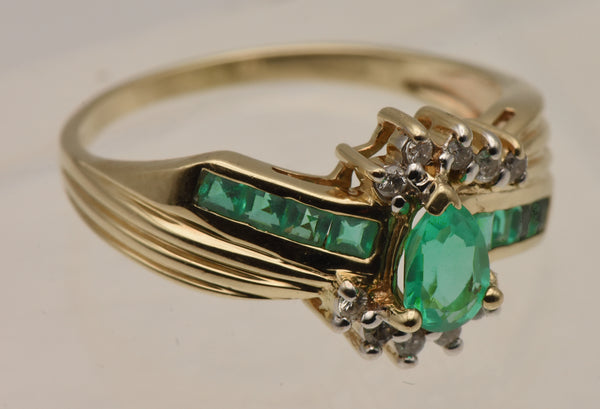 Vintage 14K Gold Synthetic Emerald and Diamonds Ring - Size 8