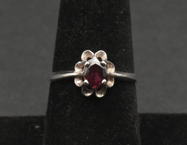 Vintage Red Garnet Sterling Silver Ring - Size 7.5