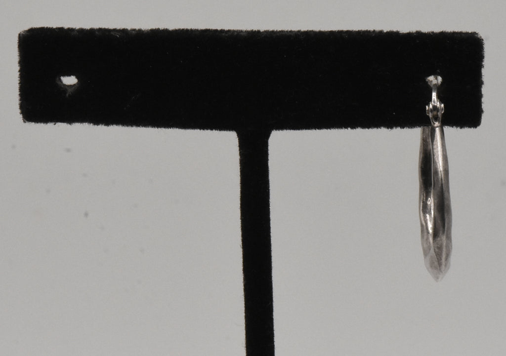 UNMATCHED Vintage Sterling Silver Hammered Texture Hoop Earring