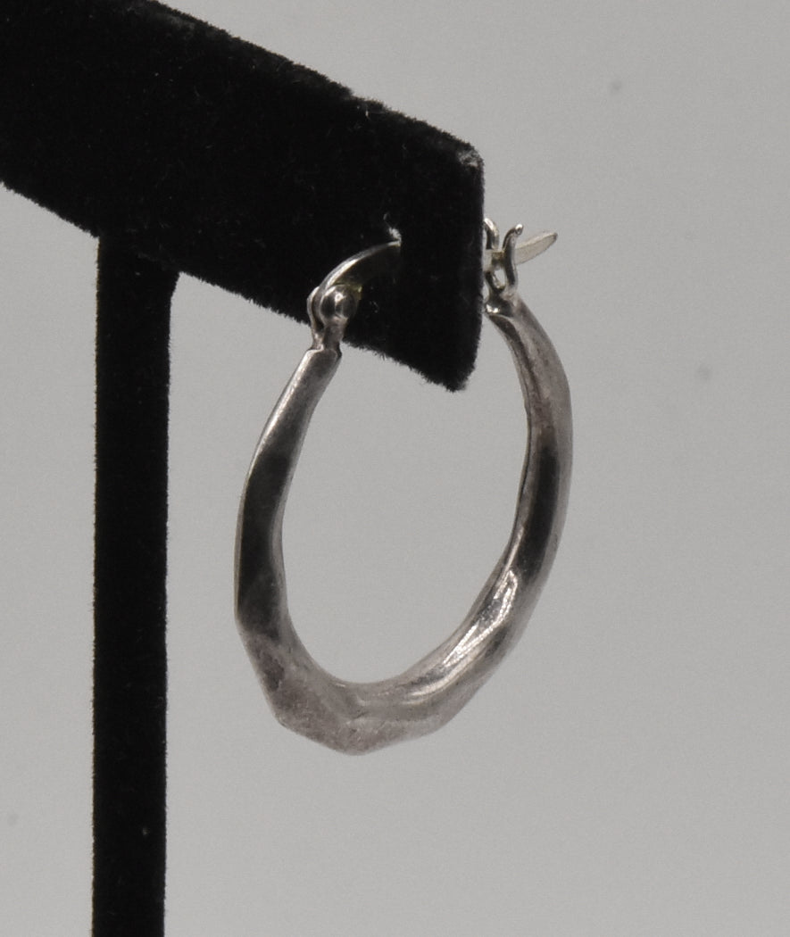 UNMATCHED Vintage Sterling Silver Hammered Texture Hoop Earring