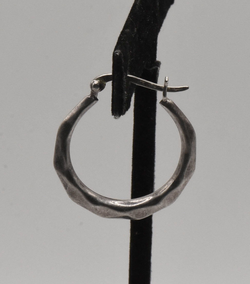 UNMATCHED Vintage Sterling Silver Hammered Texture Hoop Earring