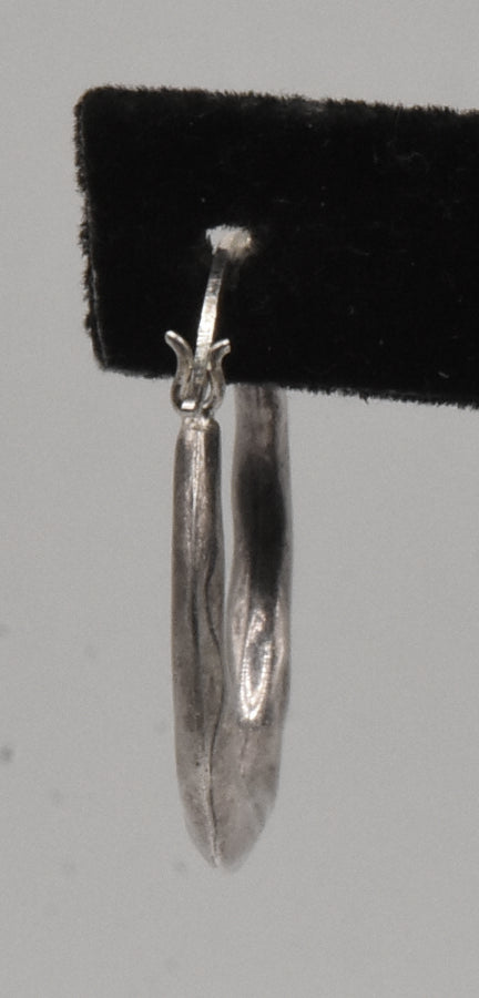 UNMATCHED Vintage Sterling Silver Hammered Texture Hoop Earring