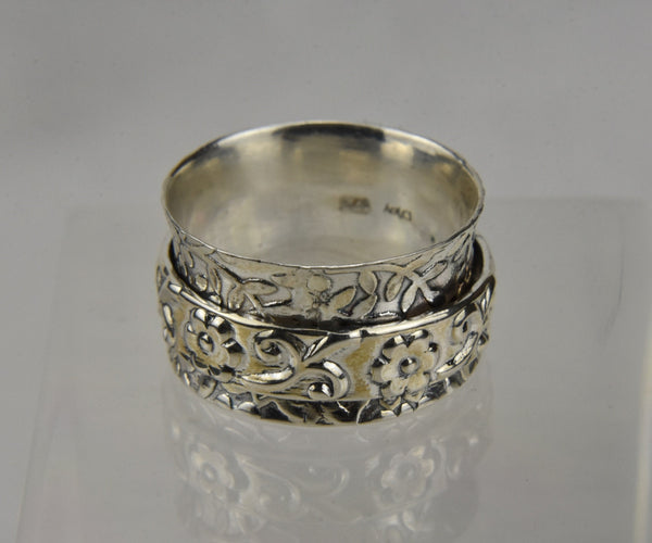 Sterling Silver Floral Embossed Spinner Ring - Size 6