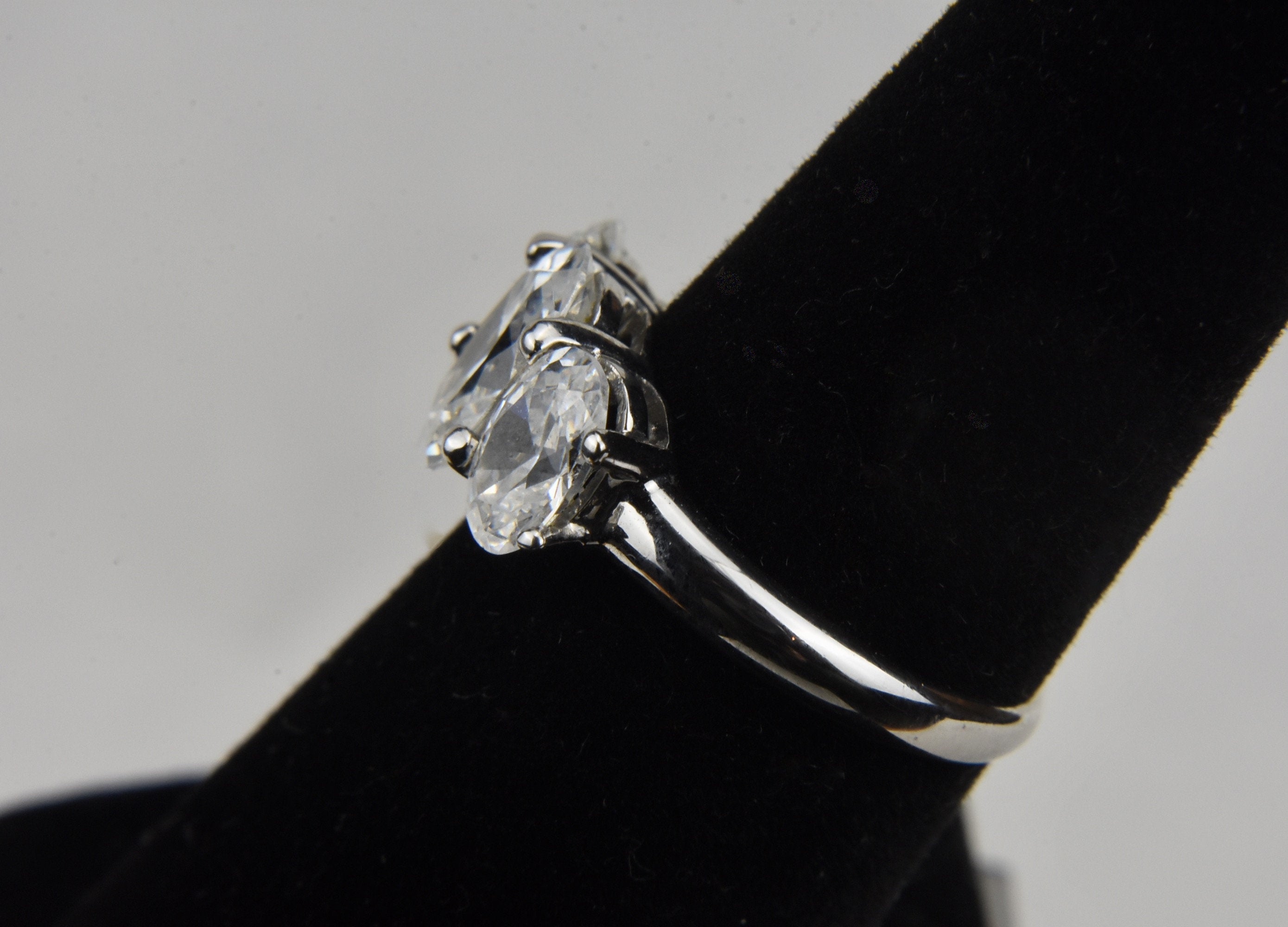 Three Clear Oval Rhinestone Sterling Silver Ring - Size 6.75