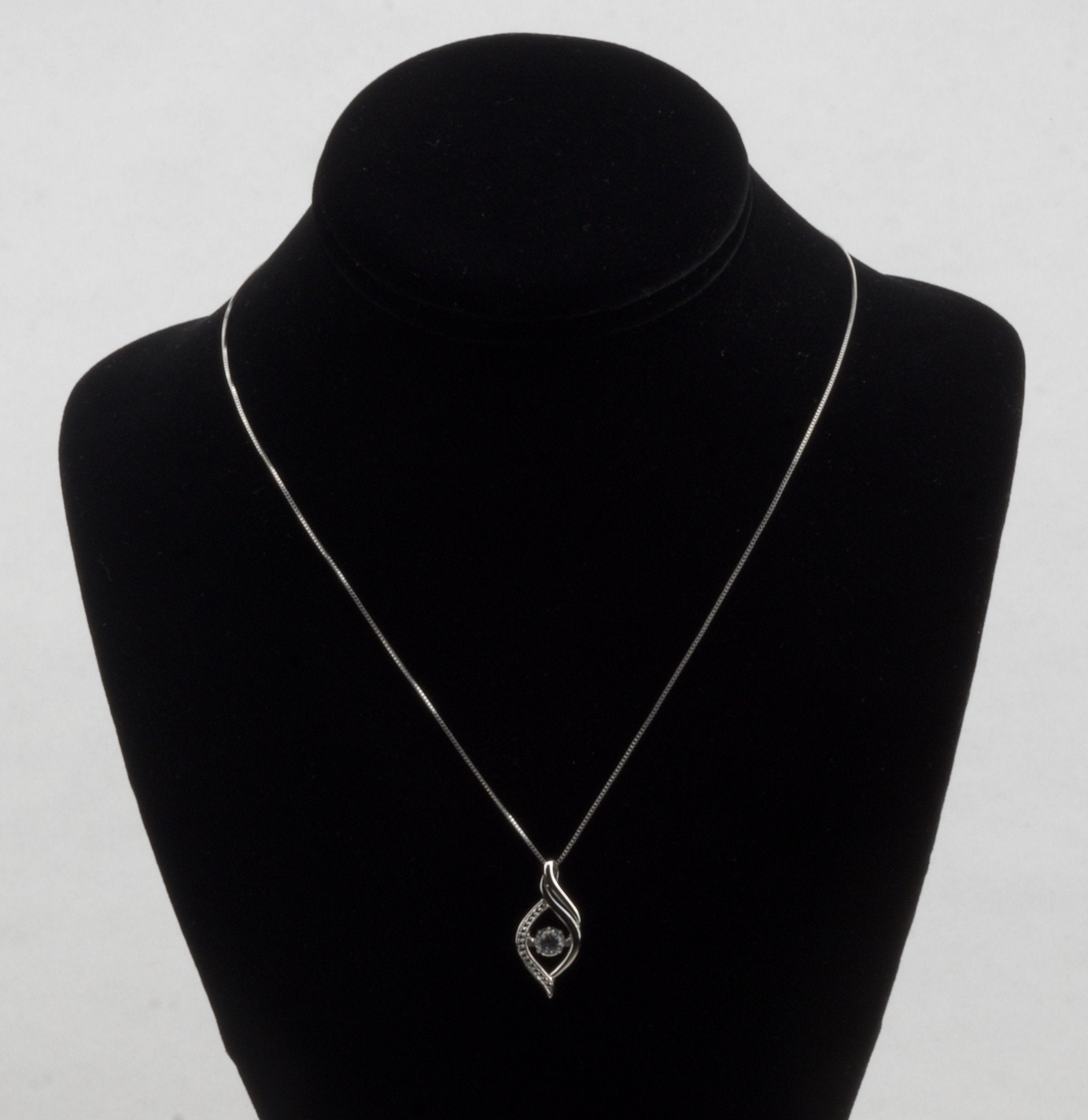 Sterling Silver En Tremblant Pendant on Sterling Silver Box Chain - 18"