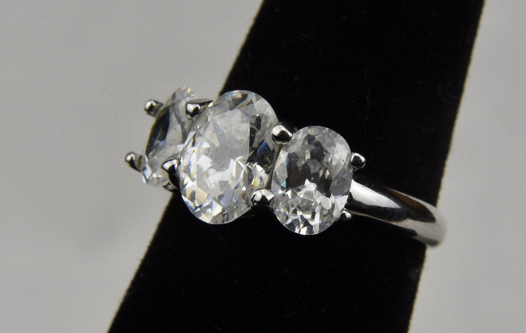 Three Clear Oval Rhinestone Sterling Silver Ring - Size 6.75