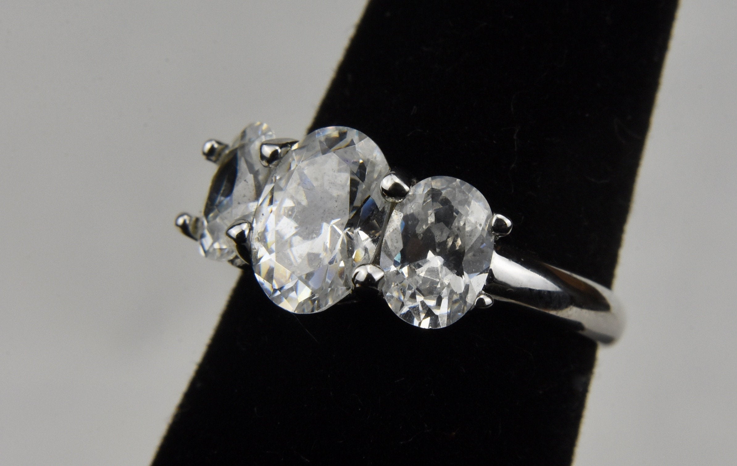 Three Clear Oval Rhinestone Sterling Silver Ring - Size 6.75