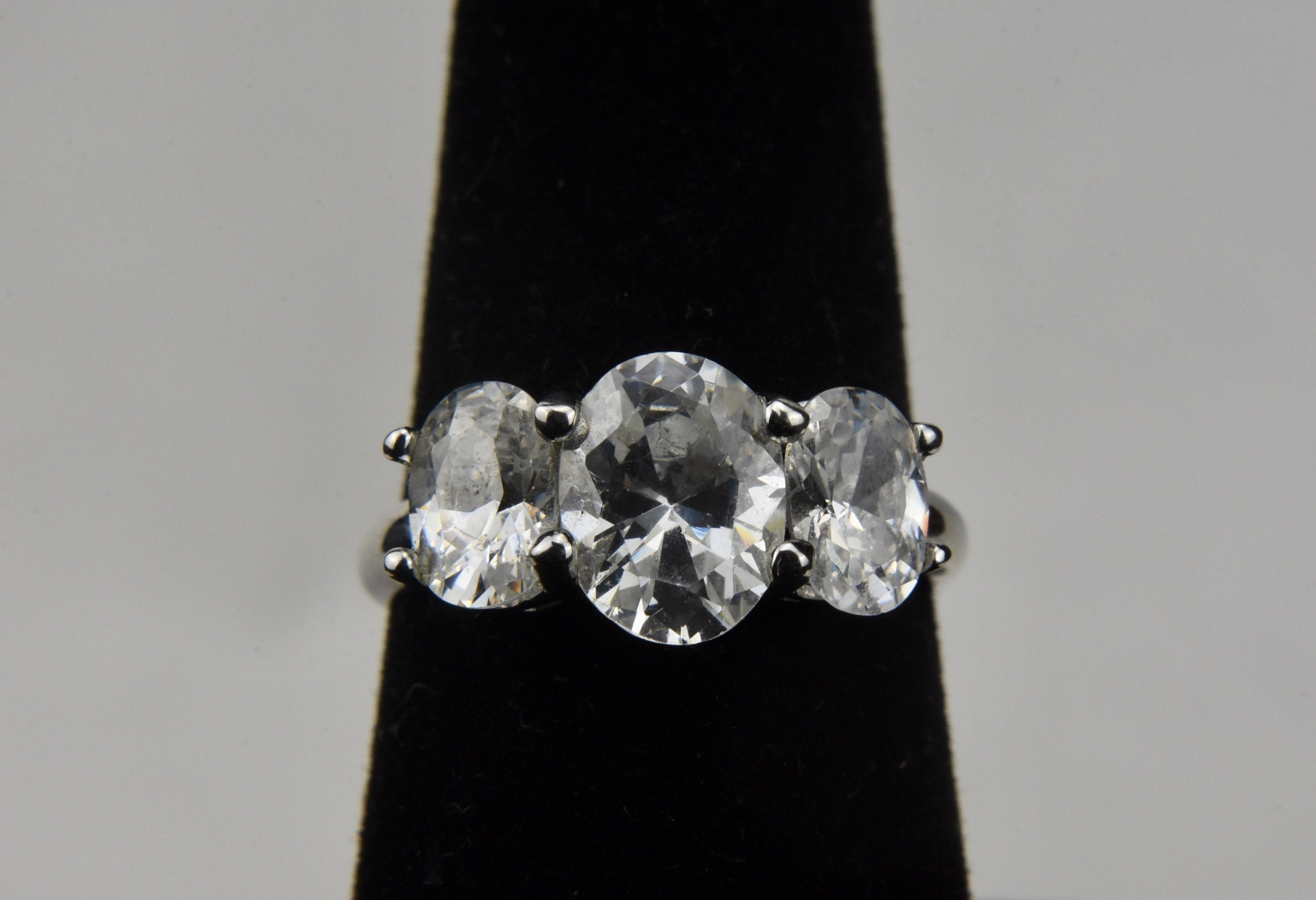 Three Clear Oval Rhinestone Sterling Silver Ring - Size 6.75