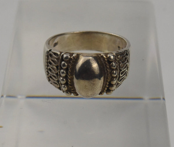 Beautifully Ornate Solid Sterling Silver Ring - Size 8.5
