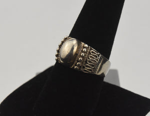 Beautifully Ornate Solid Sterling Silver Ring - Size 8.5
