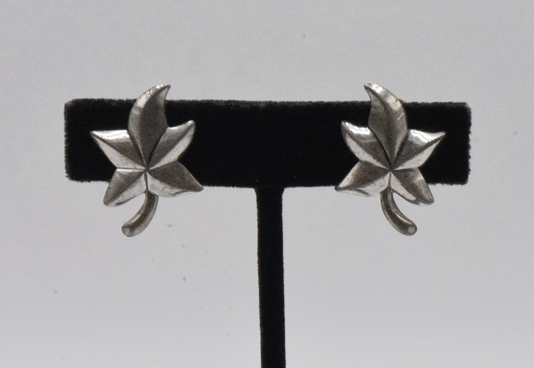 Jewel Art - Vintage Sterling Silver Stylized Leaf Screw Back Earrings