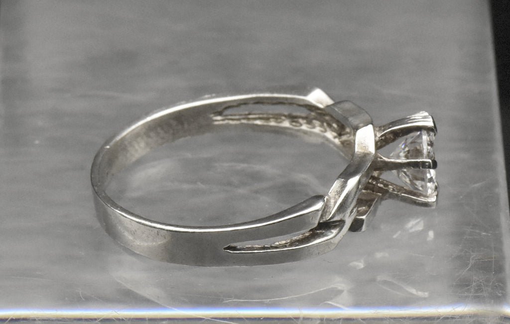 Vintage Sterling Silver Unique Shank Cubic Zirconia Ring - Size 8.5