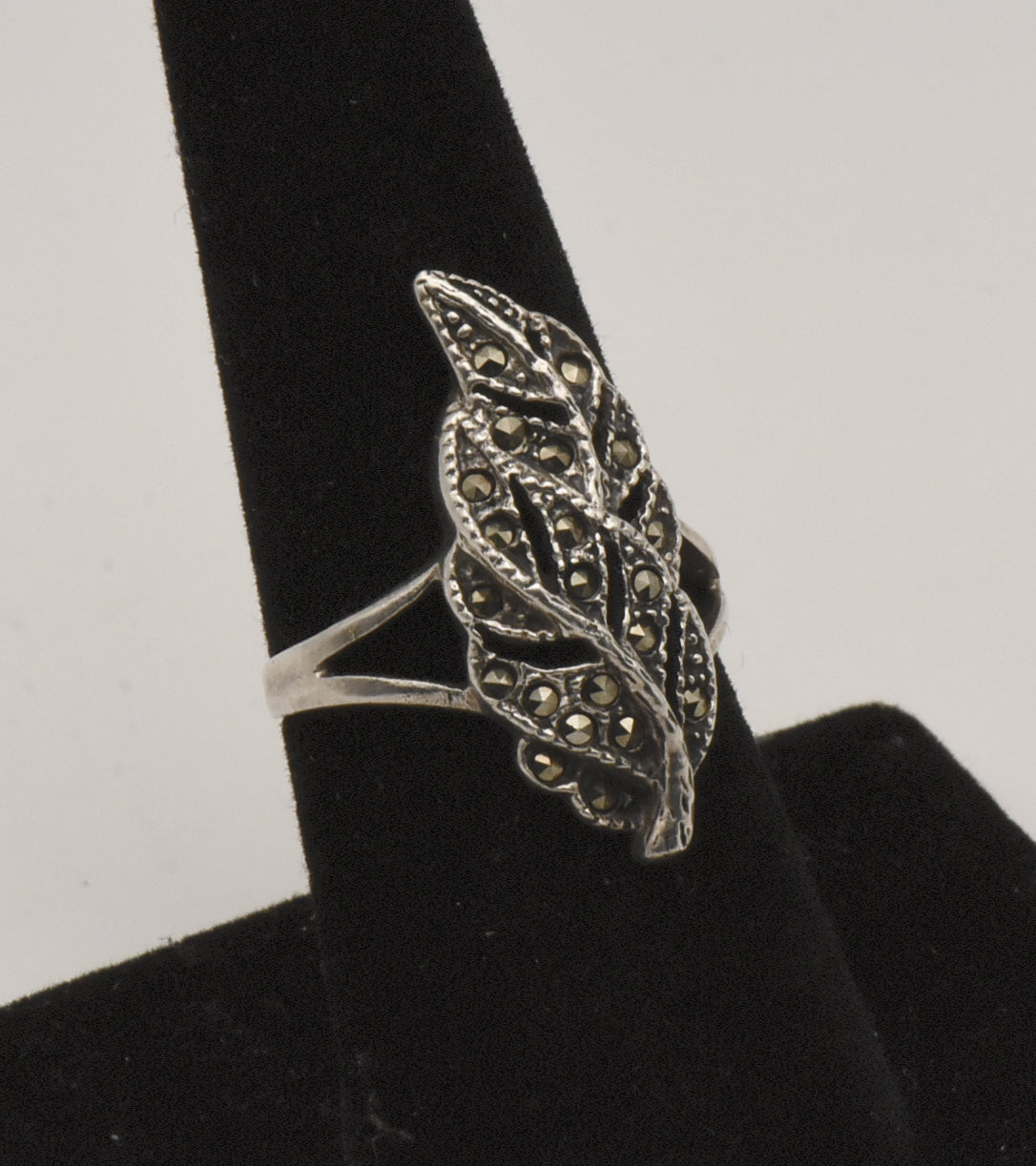 Vintage Sterling Silver Marcasite Art Deco Leaf Motif Ring - Size 7.5