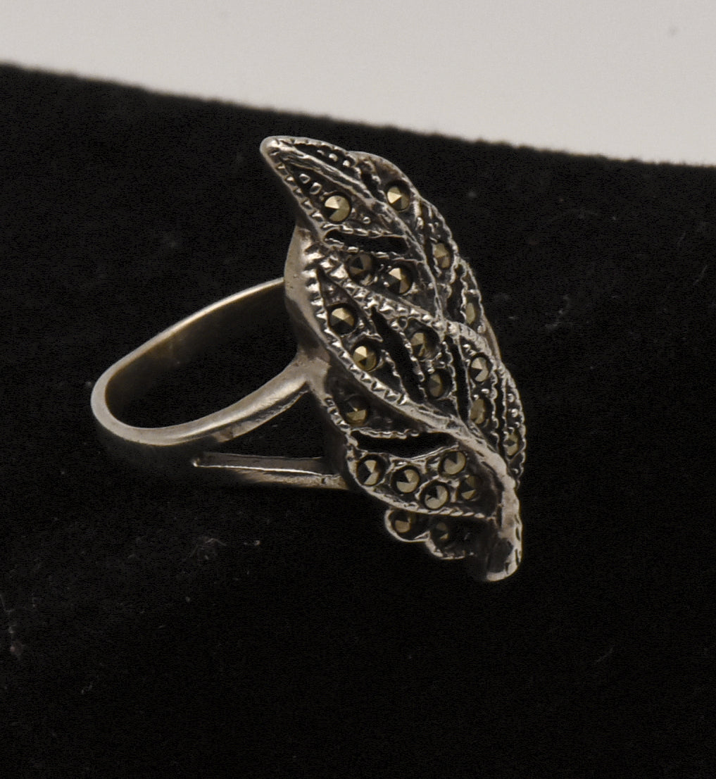 Vintage Sterling Silver Marcasite Art Deco Leaf Motif Ring - Size 7.5