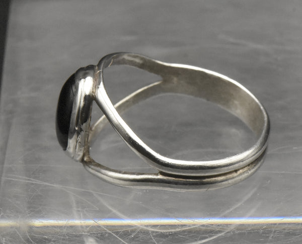 Vintage Handmade Black Onyx Silver Ring - Size 8.75