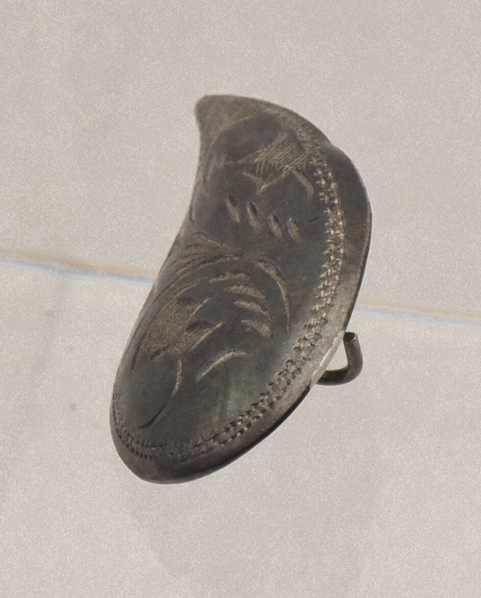 UNMATCHED Vintage Silver Engraved Earring (MISSING CLOSURE)
