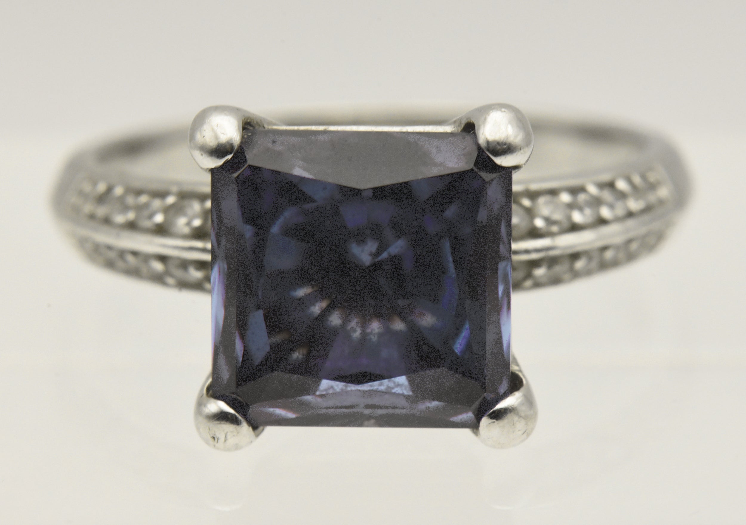 Vintage Sterling Silver Synthetic Color Change Sapphire Ring - Size 9