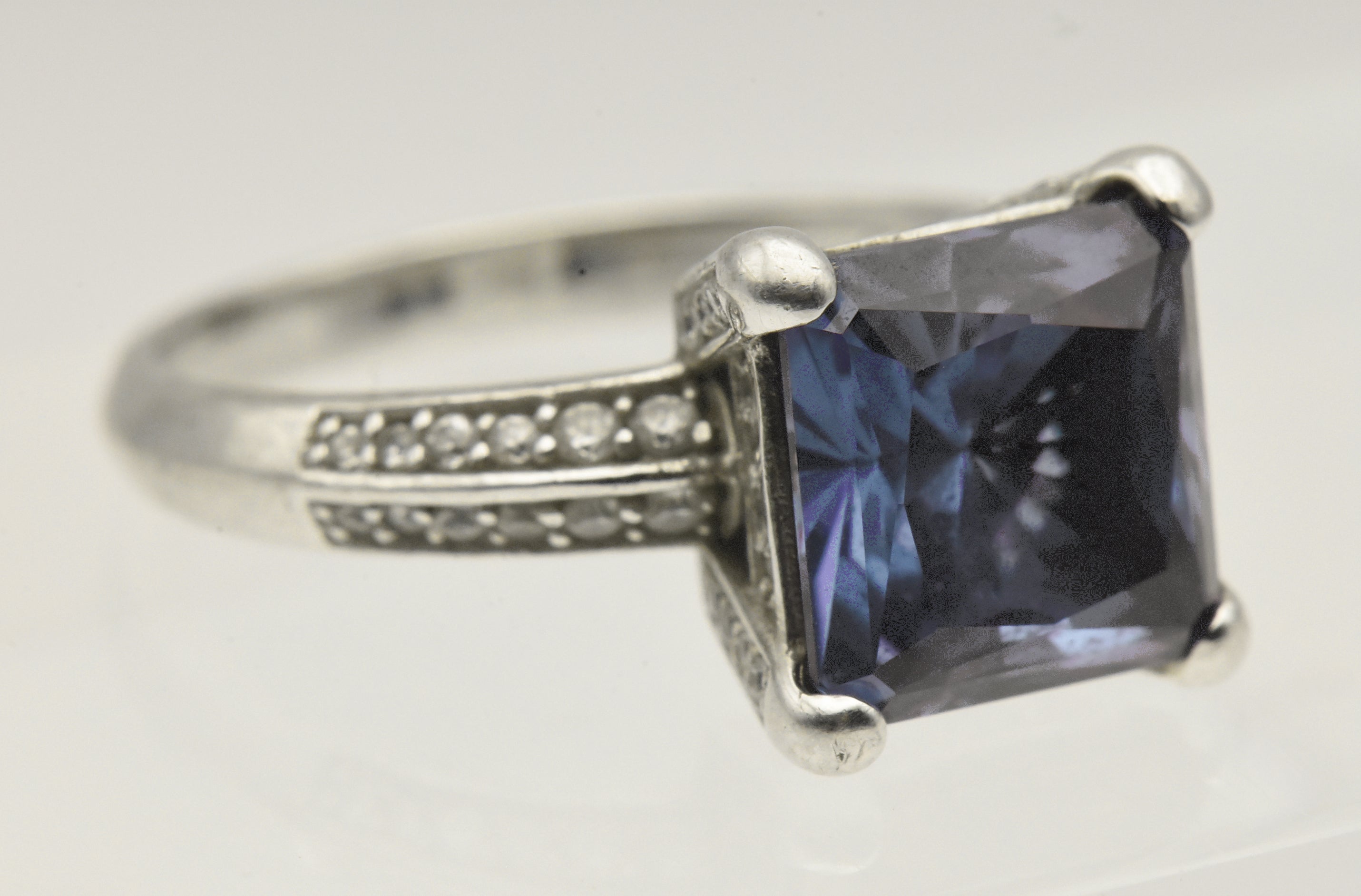 Vintage Sterling Silver Synthetic Color Change Sapphire Ring - Size 9