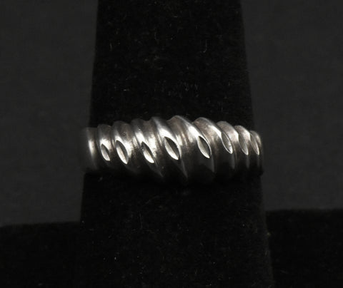Vintage Sterling Silver Textured Design Ring - Size 7.75