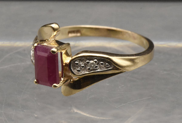 Vintage 14k Gold Ruby and Diamond Ring - Size 5