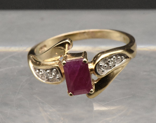 Vintage 14k Gold Ruby and Diamond Ring - Size 5