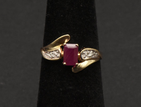 Vintage 14k Gold Ruby and Diamond Ring - Size 5